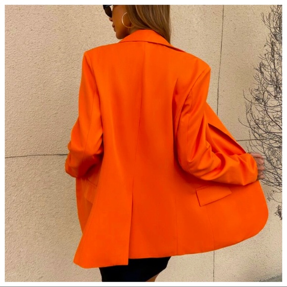 Made in Italy Hottest Trend Blazer with shoulder pads - Picture 3 of 4